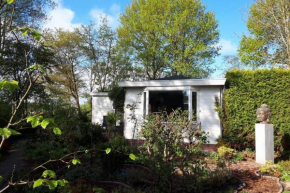 Vrijstaand chalet met grote tuin en veel privacy aan het water